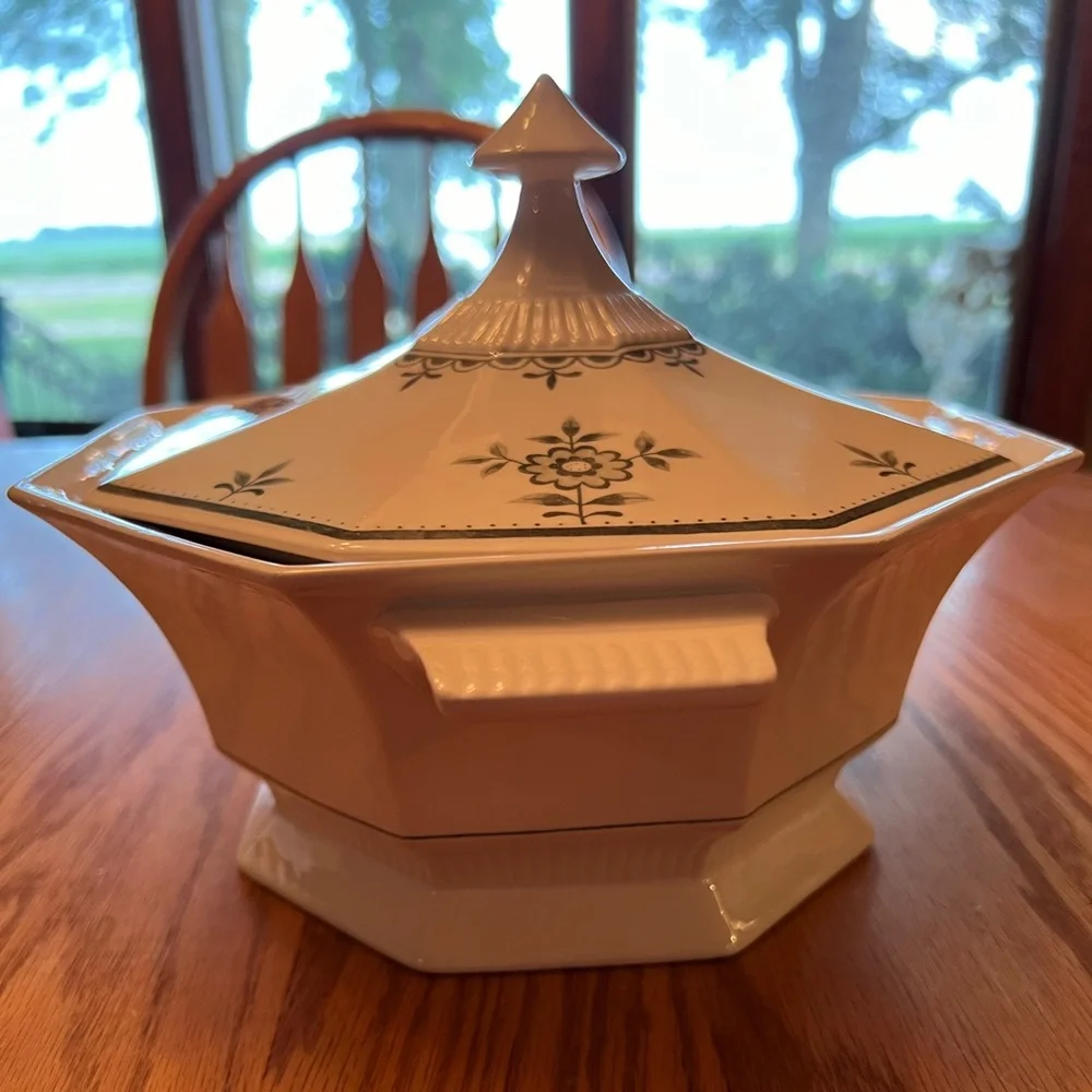 Vintage Independence Ironstone Casserole Dish